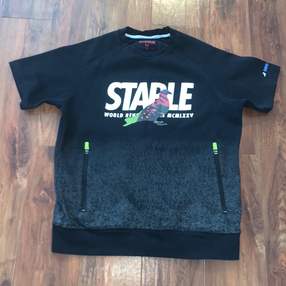 Staples sweatshirt short sleeve size medium